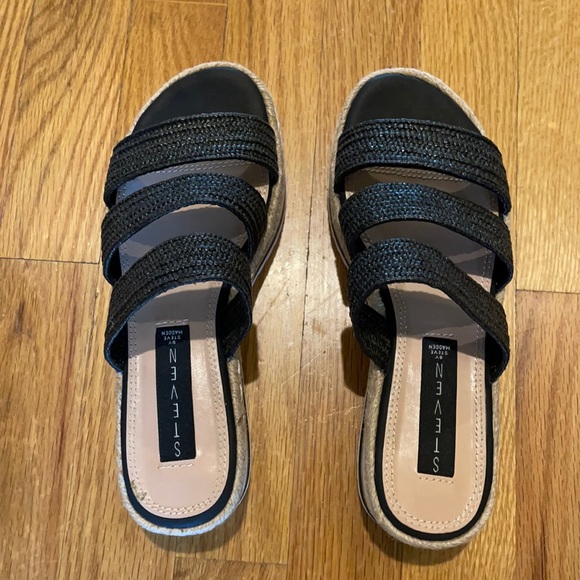 Sandals - Picture 1 of 3